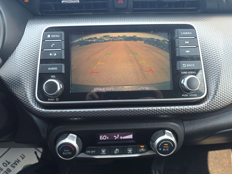 Nissan Kicks Vehicle Full-screen Gallery Image 18