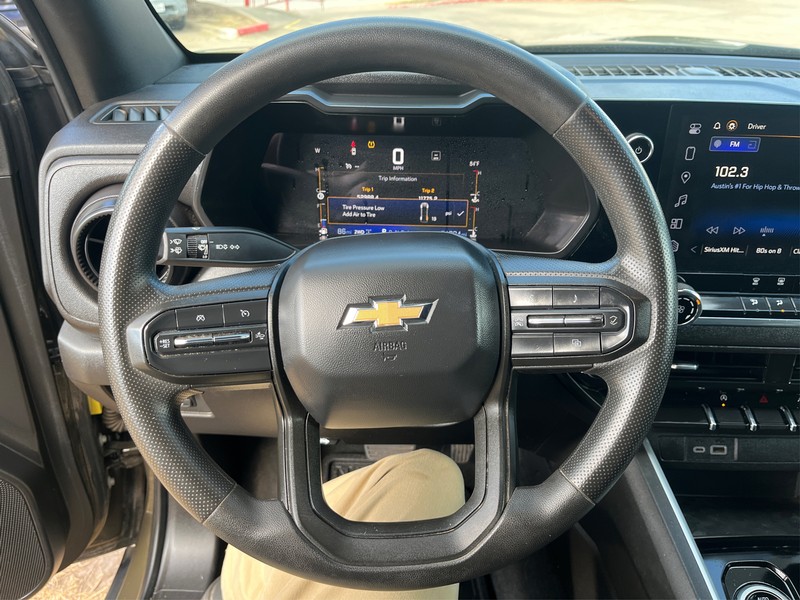 Chevrolet Colorado Vehicle Full-screen Gallery Image 12