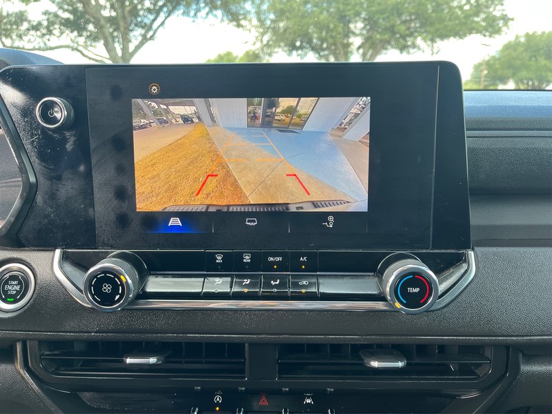 Chevrolet Colorado Vehicle Full-screen Gallery Image 16