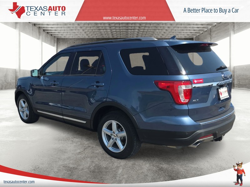 Ford Explorer Vehicle Full-screen Gallery Image 08