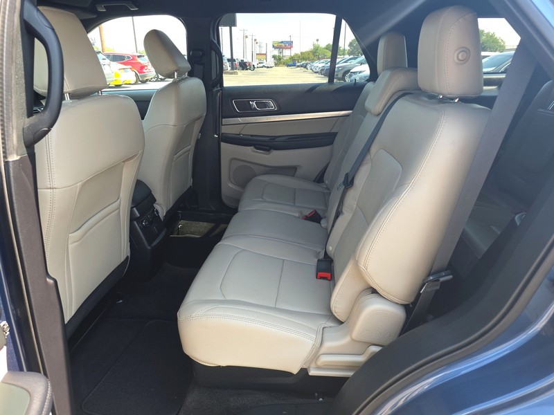 Ford Explorer Vehicle Full-screen Gallery Image 10