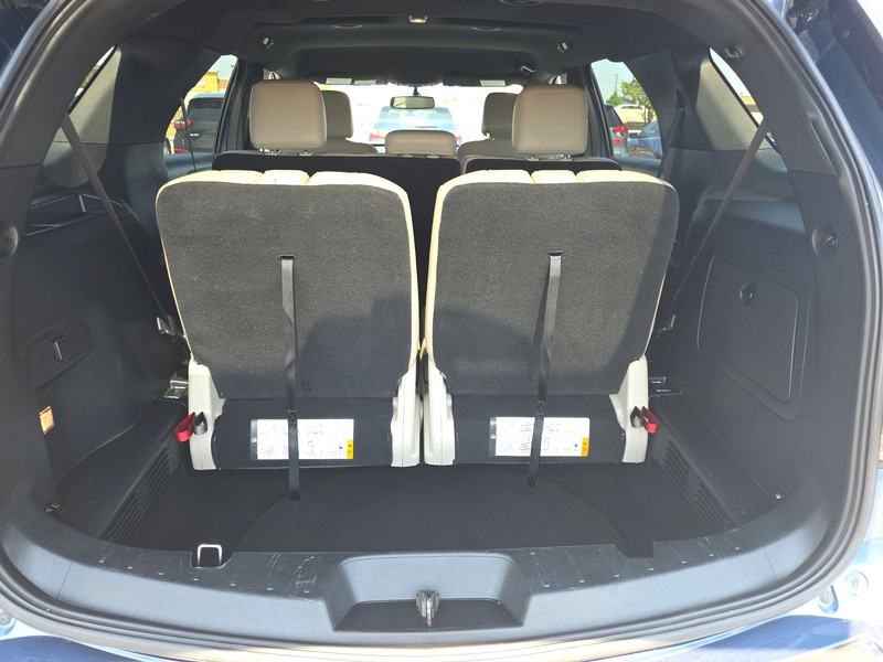Ford Explorer Vehicle Full-screen Gallery Image 11