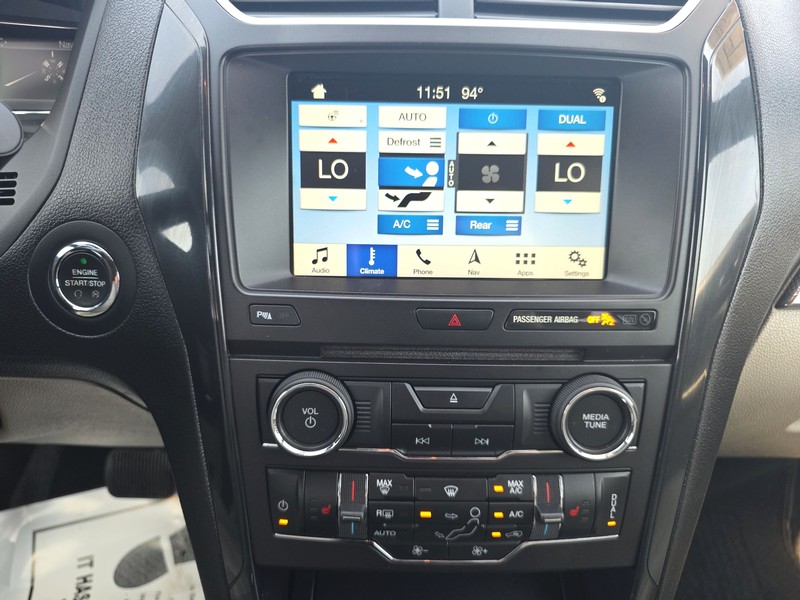 Ford Explorer Vehicle Full-screen Gallery Image 12