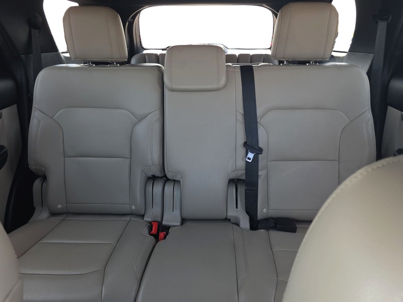 Ford Explorer Vehicle Full-screen Gallery Image 13