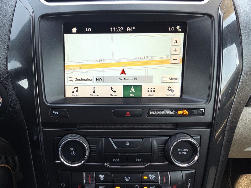 Ford Explorer Vehicle Full-screen Gallery Image 17
