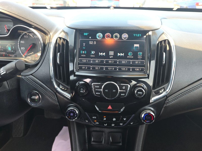 Chevrolet Cruze Vehicle Full-screen Gallery Image 11