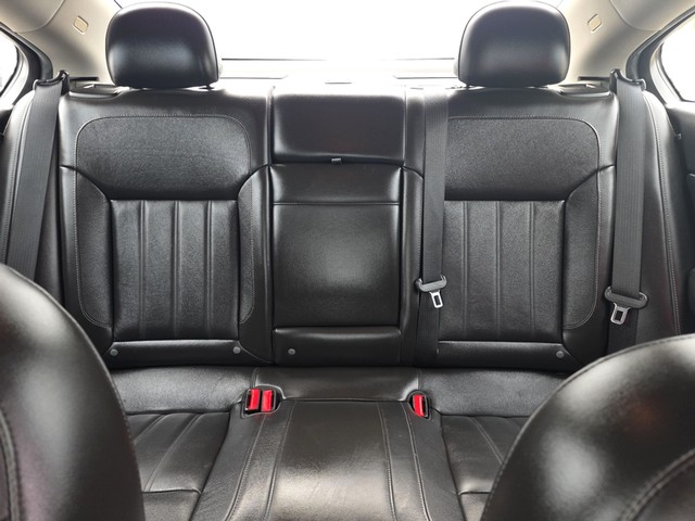 Buick Regal Vehicle Full-screen Gallery Image 12