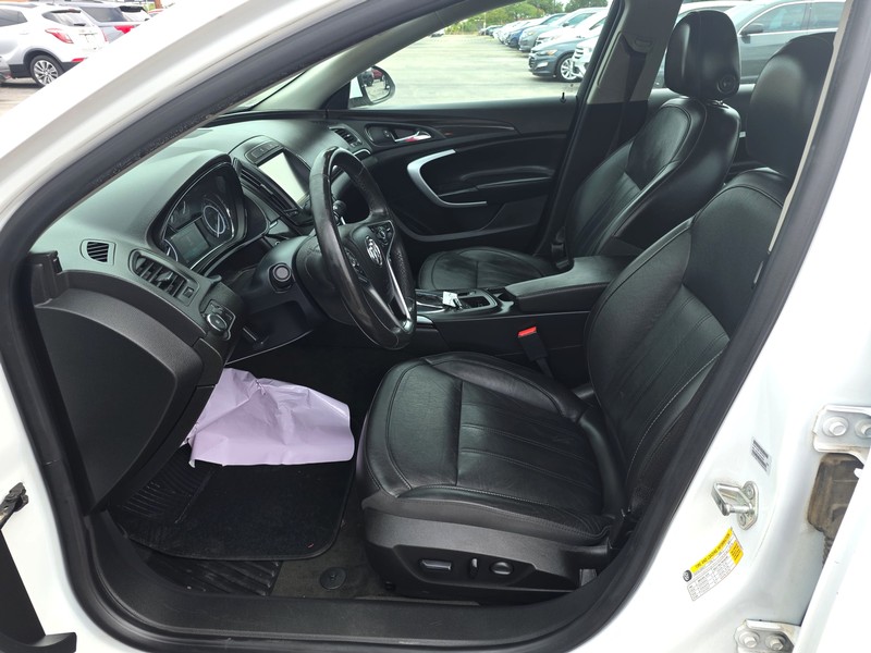 Buick Regal Vehicle Full-screen Gallery Image 9
