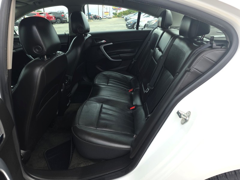 Buick Regal Vehicle Full-screen Gallery Image 10