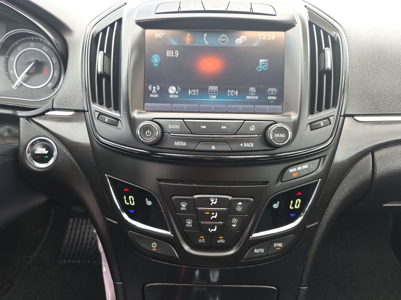 Buick Regal Vehicle Full-screen Gallery Image 11