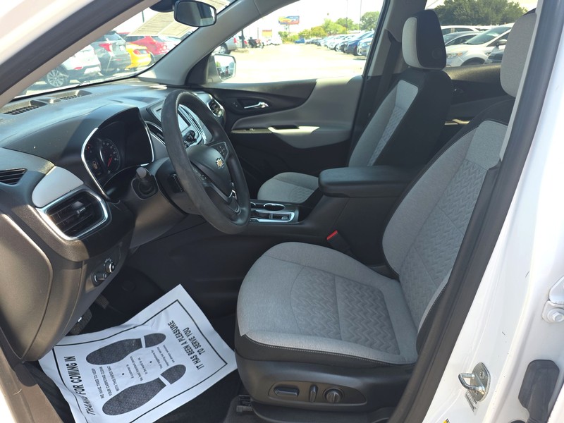Chevrolet Equinox Vehicle Full-screen Gallery Image 09