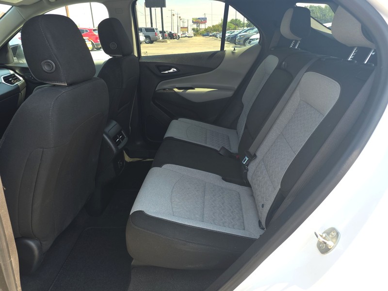 Chevrolet Equinox Vehicle Full-screen Gallery Image 10