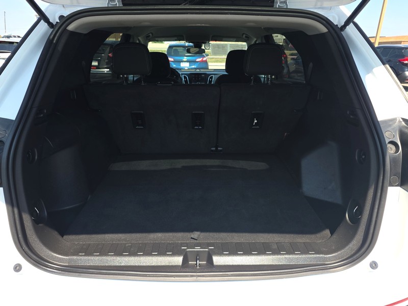 Chevrolet Equinox Vehicle Full-screen Gallery Image 11