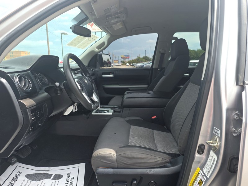Toyota Tundra 2WD Vehicle Full-screen Gallery Image 9