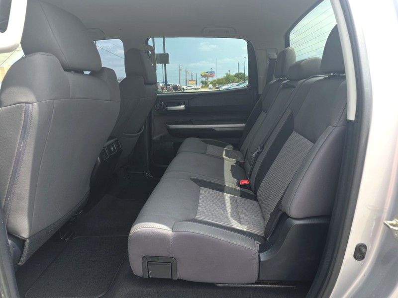 Toyota Tundra 2WD Vehicle Full-screen Gallery Image 10