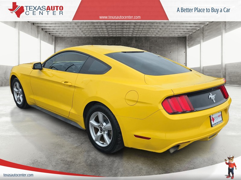 Ford Mustang Vehicle Full-screen Gallery Image 8
