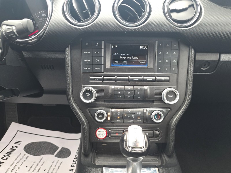 Ford Mustang Vehicle Full-screen Gallery Image 10