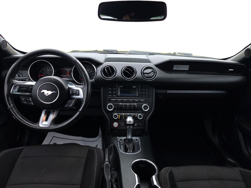 Ford Mustang Vehicle Full-screen Gallery Image 14