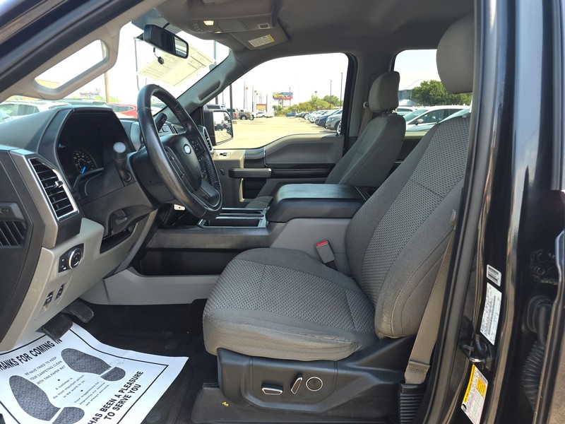 Ford F-150 Vehicle Full-screen Gallery Image 9