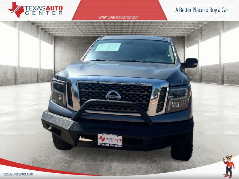 Nissan Titan Vehicle Full-screen Gallery Image 03