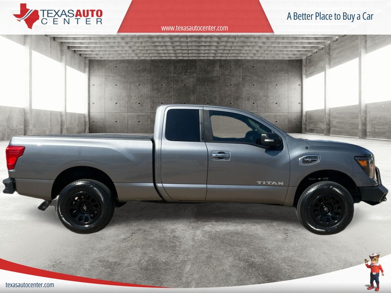 Nissan Titan Vehicle Full-screen Gallery Image 04