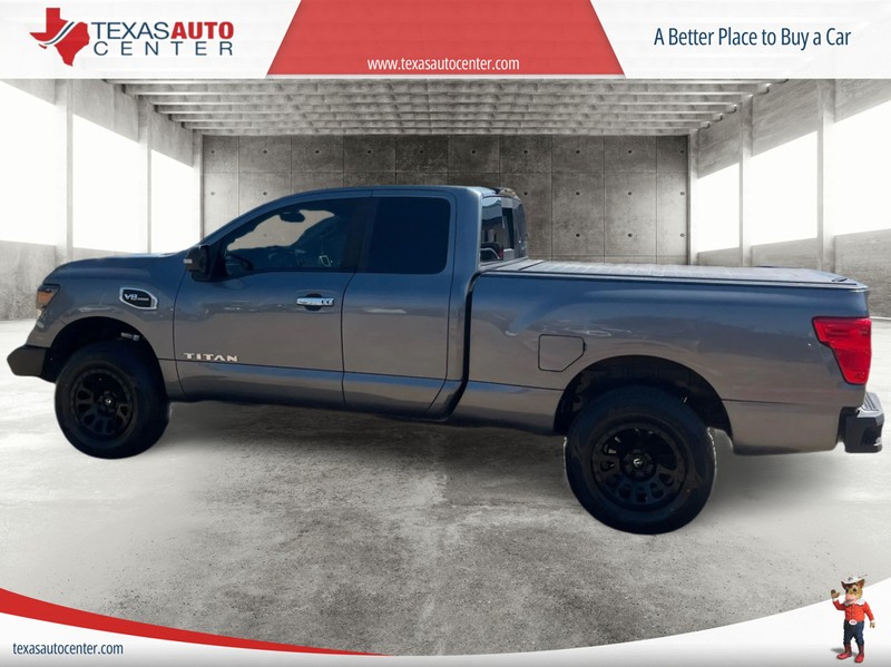 Nissan Titan Vehicle Full-screen Gallery Image 05
