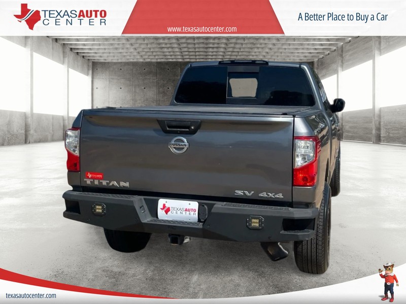Nissan Titan Vehicle Full-screen Gallery Image 06