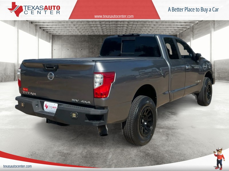 Nissan Titan Vehicle Full-screen Gallery Image 07