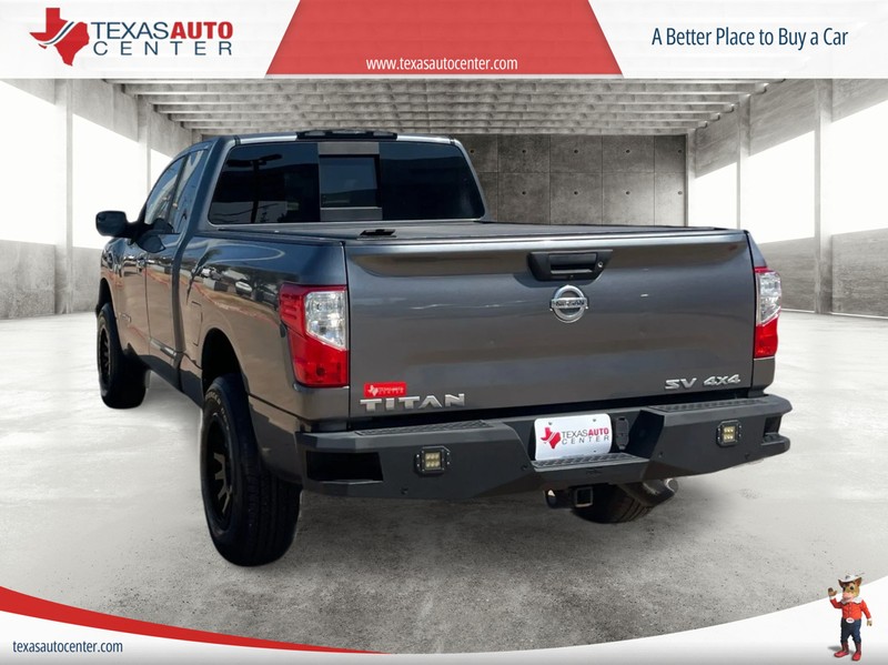 Nissan Titan Vehicle Full-screen Gallery Image 08