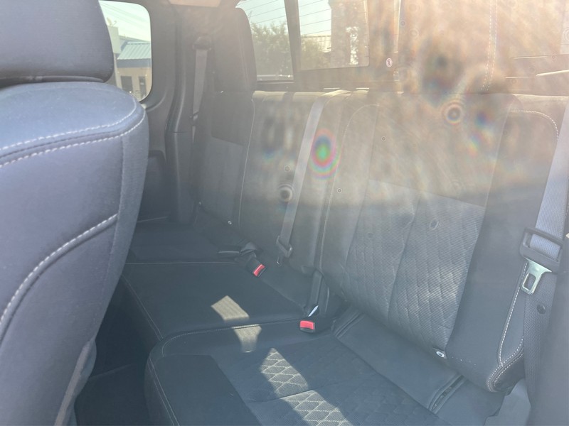 Nissan Titan Vehicle Full-screen Gallery Image 10
