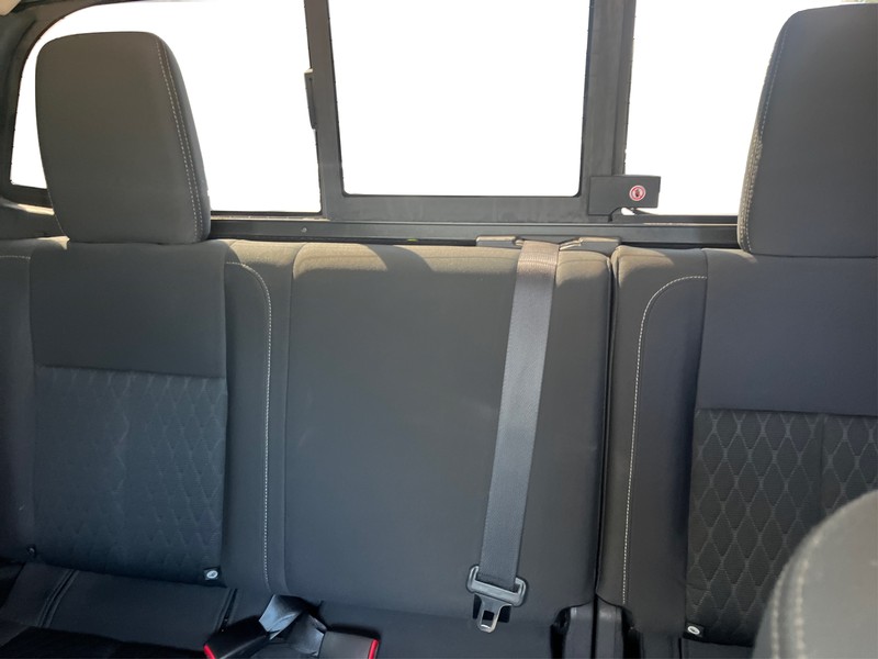 Nissan Titan Vehicle Full-screen Gallery Image 13