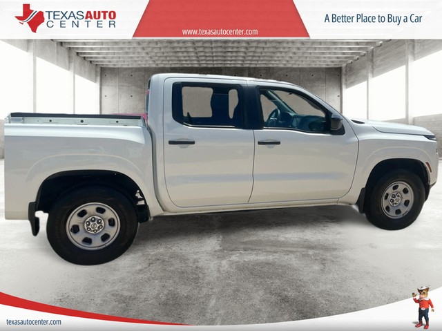 Nissan Frontier Vehicle Full-screen Gallery Image 04