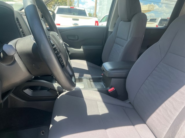 Nissan Frontier Vehicle Full-screen Gallery Image 08