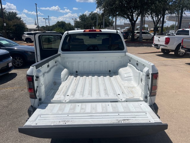 Nissan Frontier Vehicle Full-screen Gallery Image 10