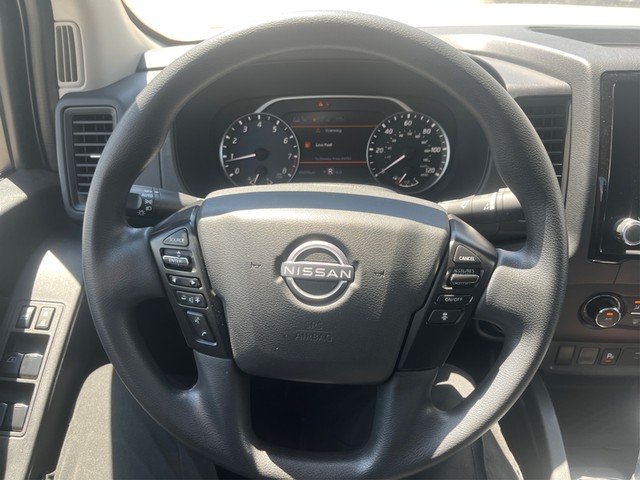 Nissan Frontier Vehicle Full-screen Gallery Image 13