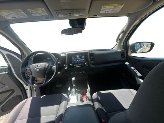 Nissan Frontier Vehicle Full-screen Gallery Image 14