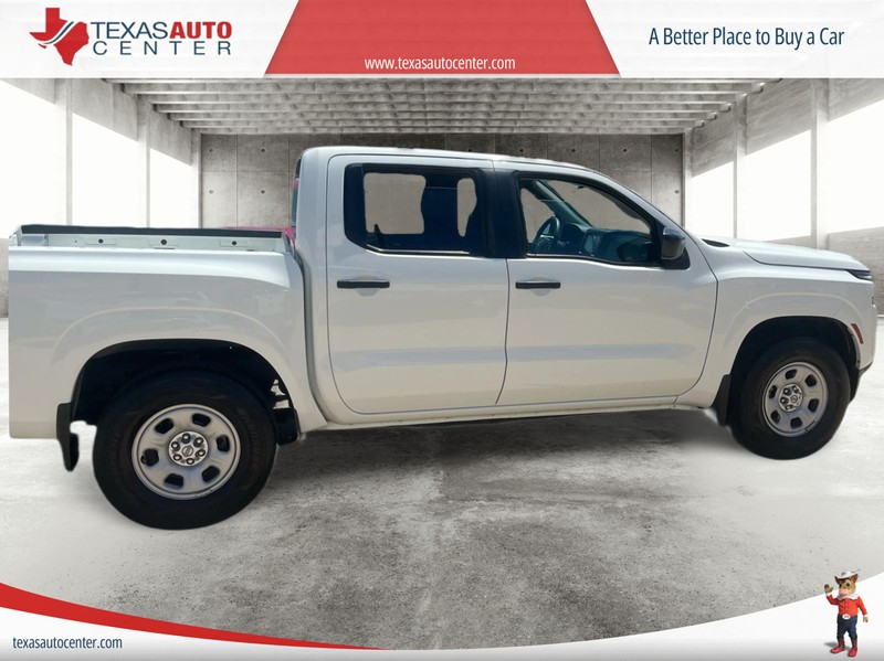 Nissan Frontier Vehicle Full-screen Gallery Image 4