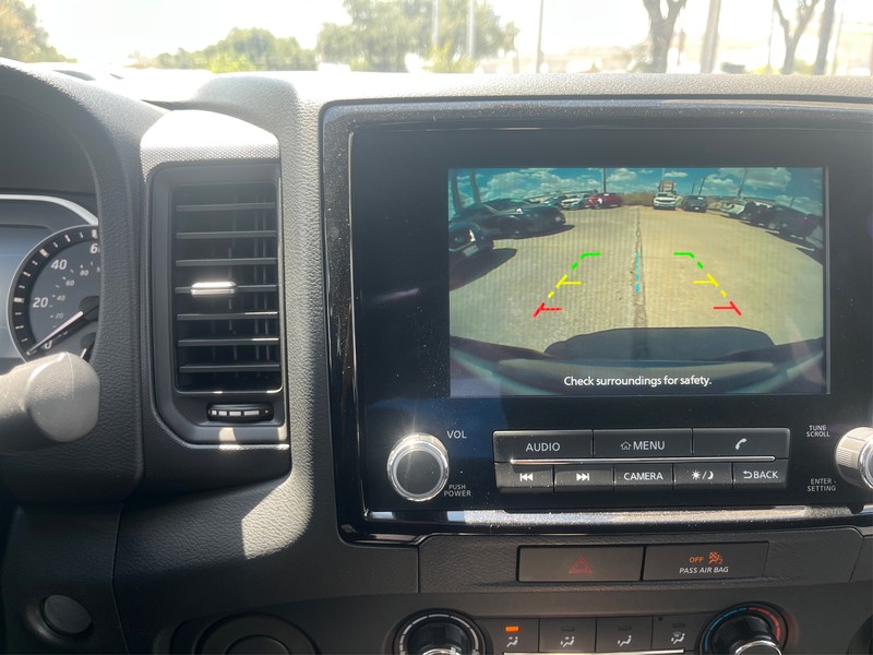 Nissan Frontier Vehicle Full-screen Gallery Image 16