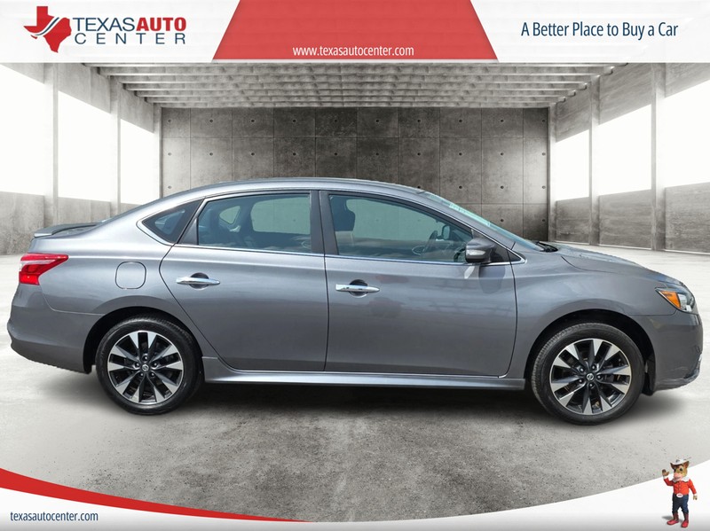 Nissan Sentra Vehicle Full-screen Gallery Image 4