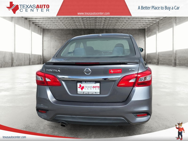 Nissan Sentra Vehicle Full-screen Gallery Image 6