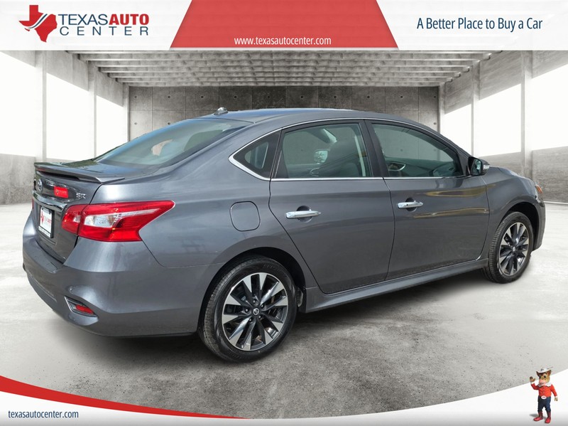 Nissan Sentra Vehicle Full-screen Gallery Image 7