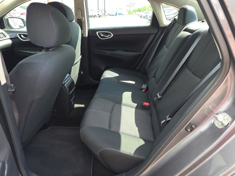 Nissan Sentra Vehicle Full-screen Gallery Image 10