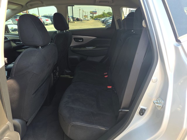 Nissan Murano Vehicle Full-screen Gallery Image 10