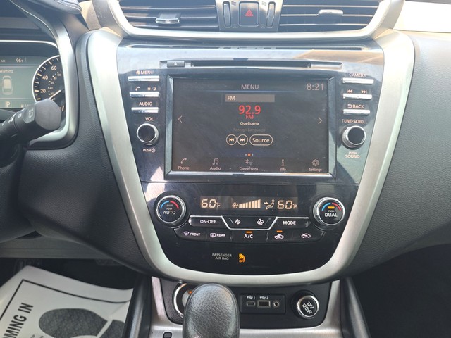 Nissan Murano Vehicle Full-screen Gallery Image 12