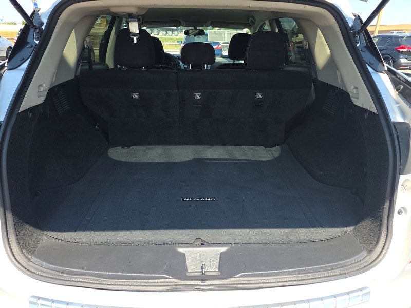 Nissan Murano Vehicle Full-screen Gallery Image 11