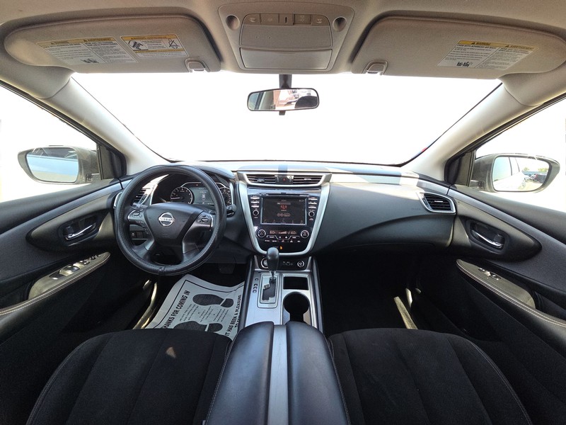 Nissan Murano Vehicle Full-screen Gallery Image 15