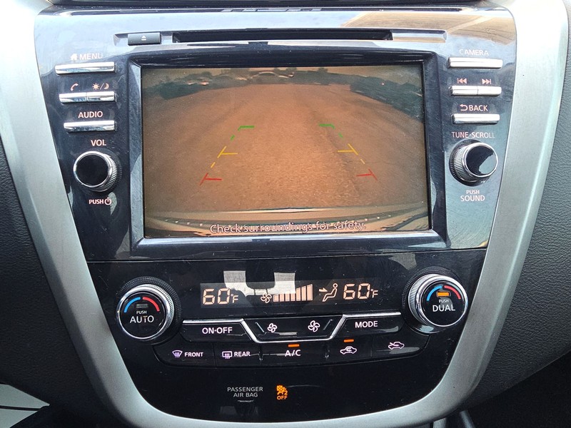 Nissan Murano Vehicle Full-screen Gallery Image 17