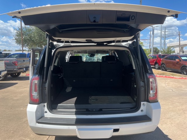 GMC Yukon XL Vehicle Full-screen Gallery Image 11