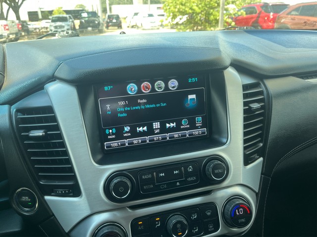 GMC Yukon XL Vehicle Full-screen Gallery Image 12