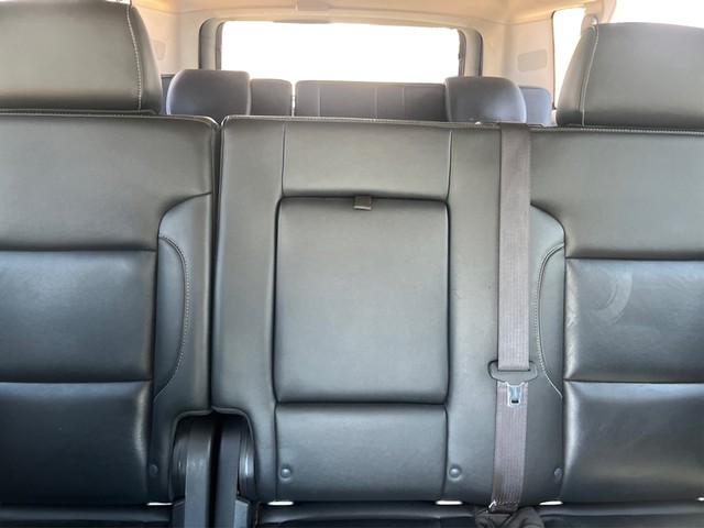 GMC Yukon XL Vehicle Full-screen Gallery Image 13